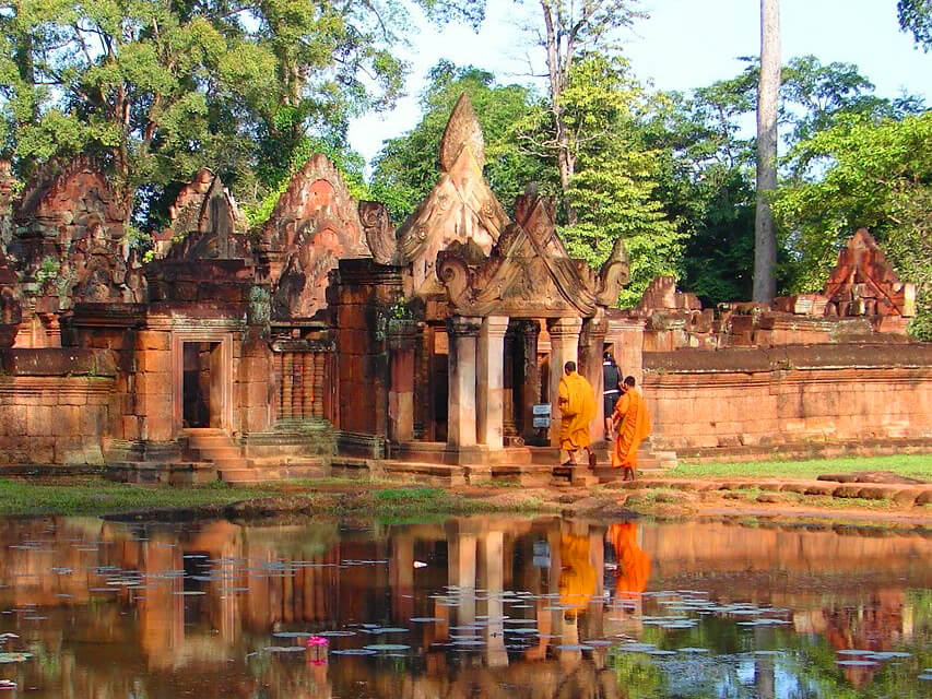 Begin your travel day with Banteay Srei’s serene ambiance